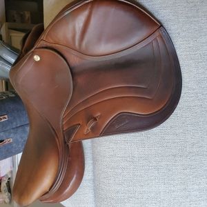 Beautiful CWD SE05 Close Contact Jumping Saddle - Made in France!